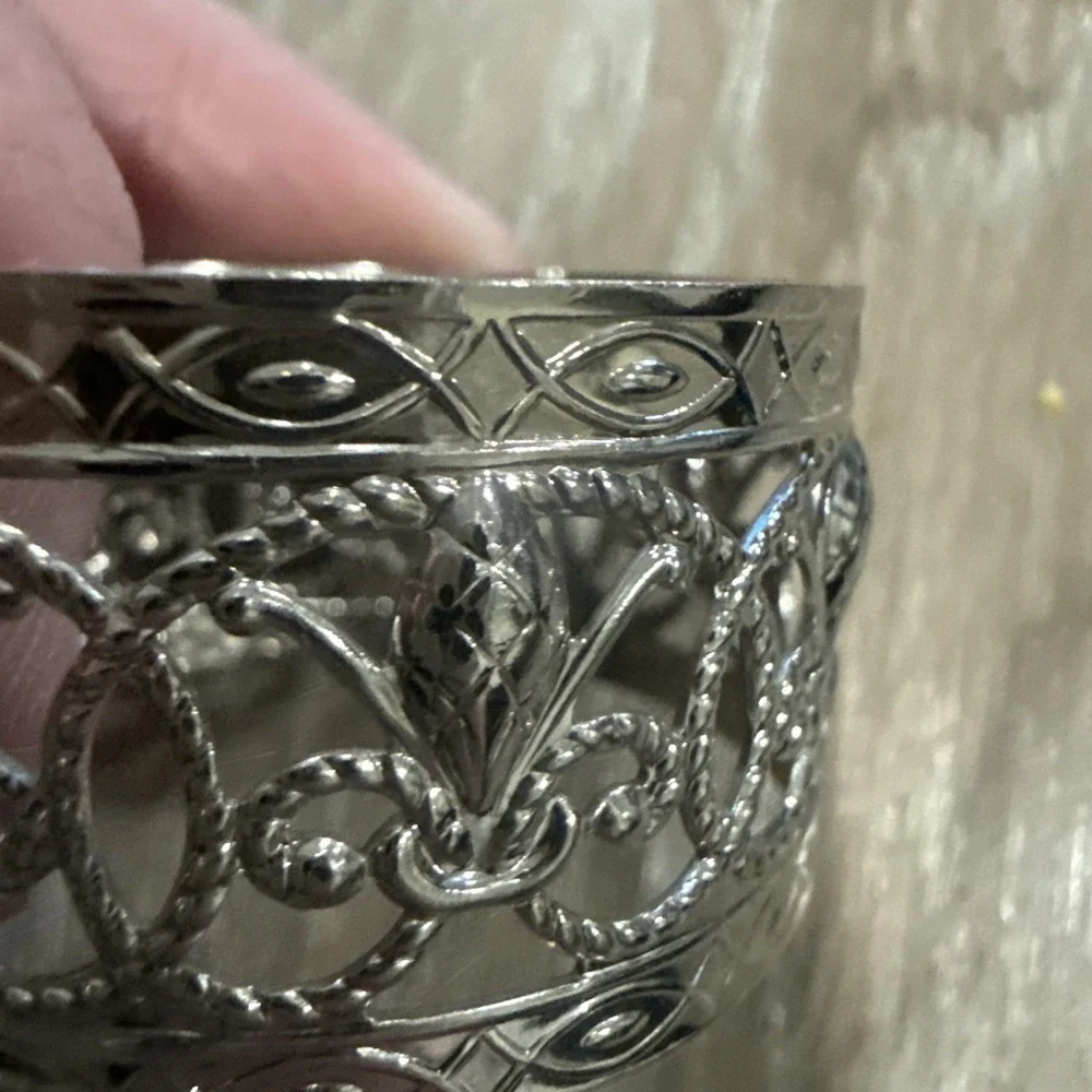 SET‎ OF 8 VINTAGE FILAGREE SILVER METAL NAPKIN RINGS 1 3/4'' DIAMETER X 1'' WIDE